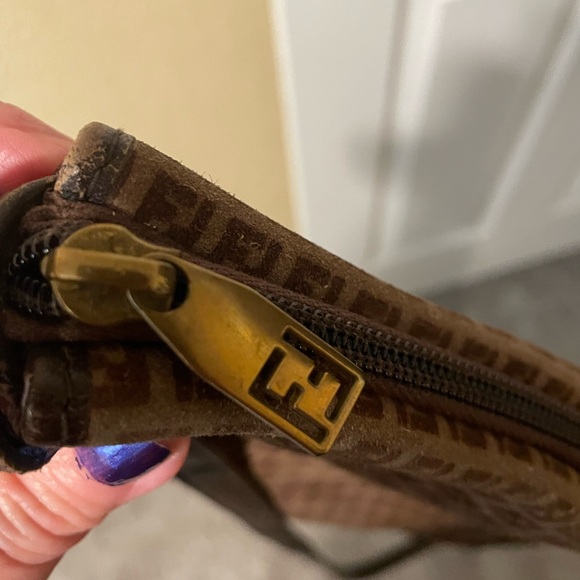 Excellent condition Rare Fendi soft Crossbody Bag with Iconic Pattern - Picture 6 of 13